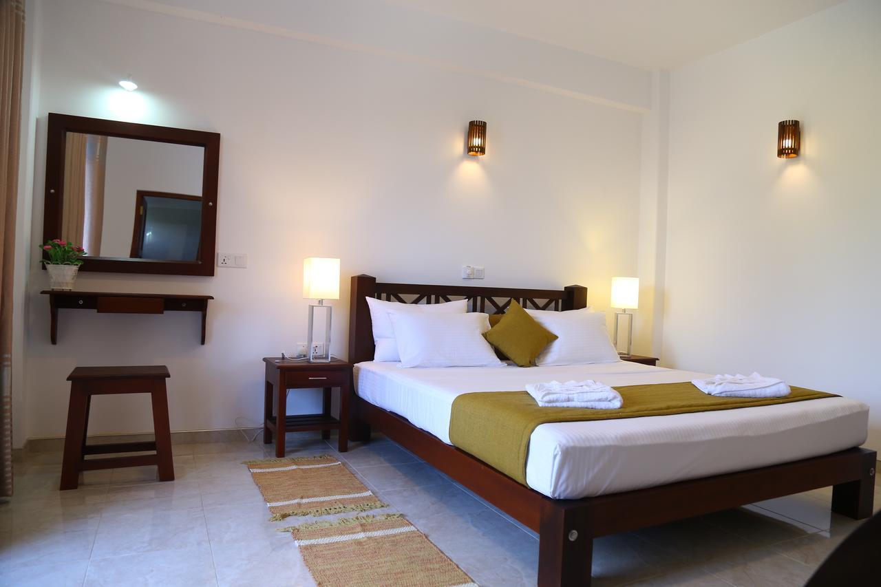 Hikka Regent Hotel ヒッカドゥワ エクステリア 写真