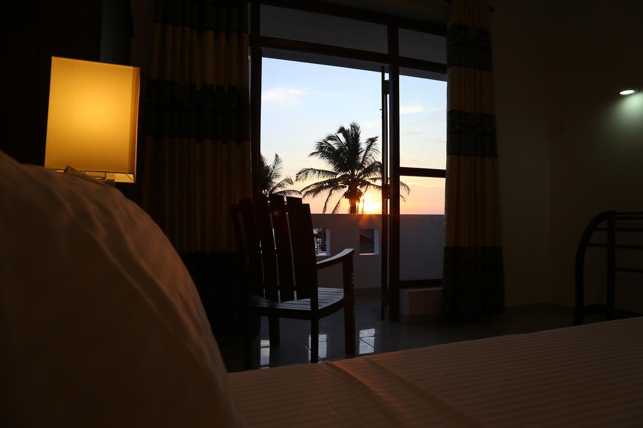 Hikka Regent Hotel ヒッカドゥワ エクステリア 写真